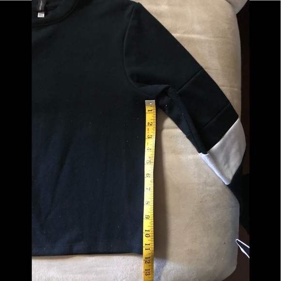 Onzie Black & White Blocked CrewTop size M/L - Picture 7 of 10